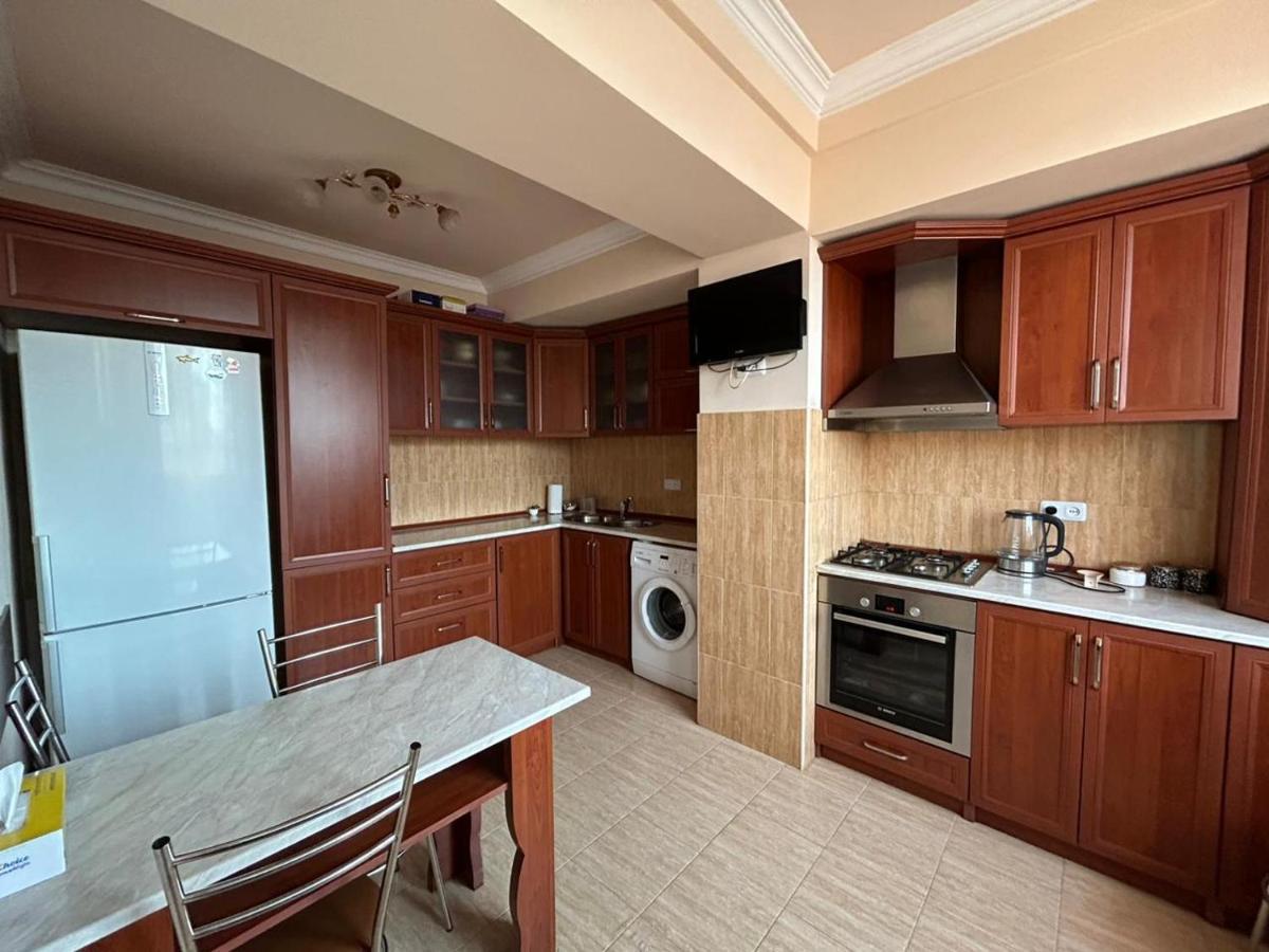 יירבאן Lesi Apartament מראה חיצוני תמונה