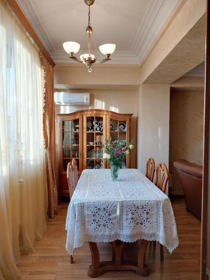 יירבאן Lesi Apartament מראה חיצוני תמונה