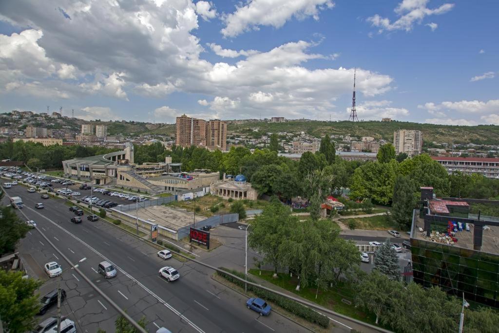 יירבאן Lesi Apartament מראה חיצוני תמונה