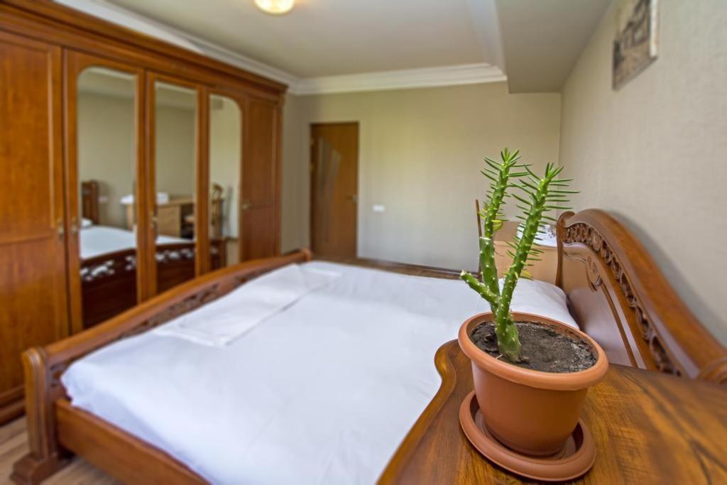 יירבאן Lesi Apartament מראה חיצוני תמונה