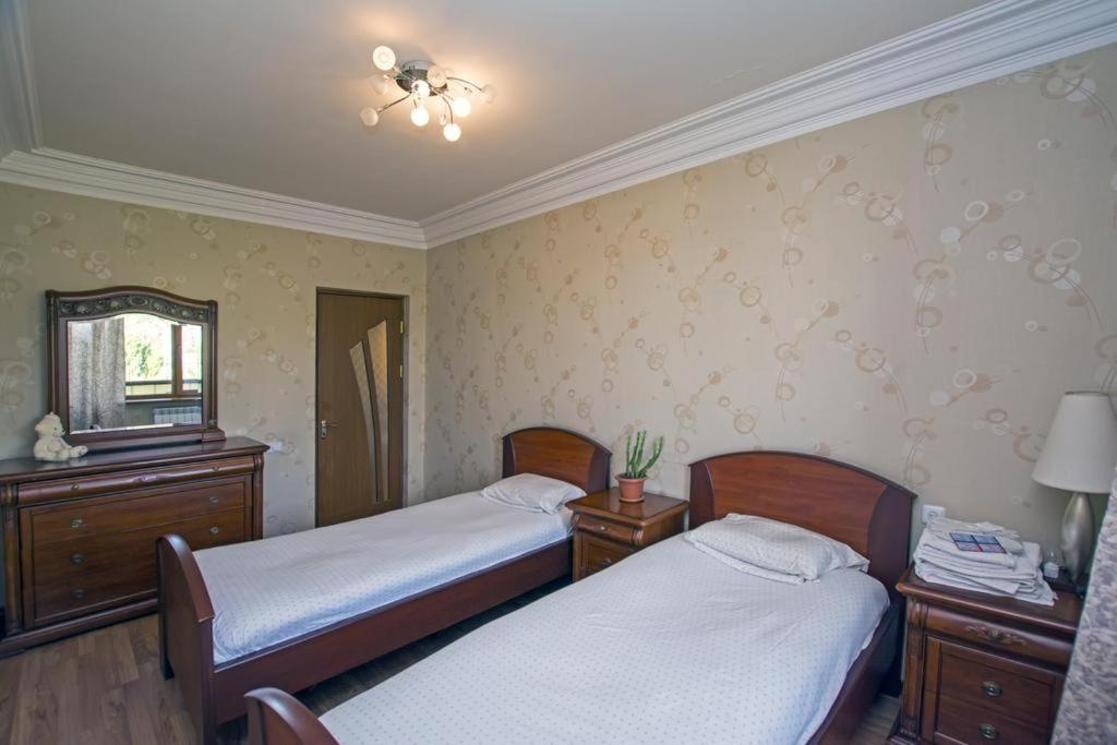 יירבאן Lesi Apartament מראה חיצוני תמונה
