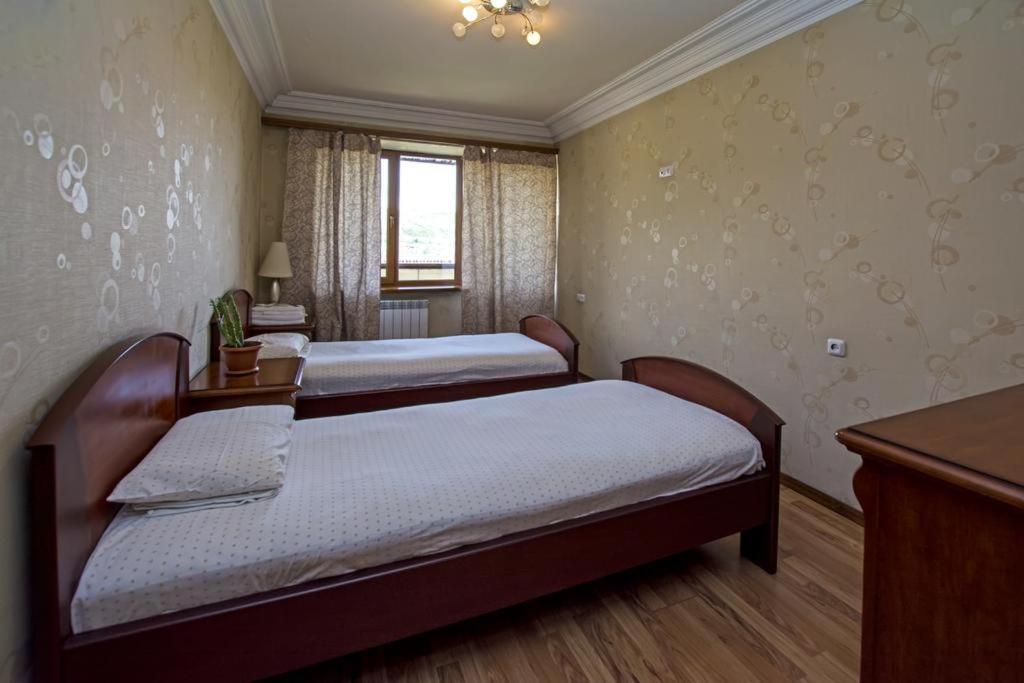 יירבאן Lesi Apartament מראה חיצוני תמונה